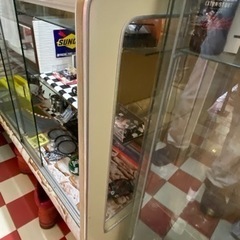 ガラスショーケースの画像