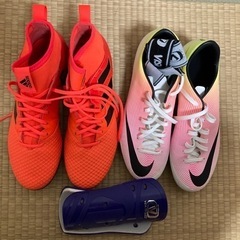 【使用頻度少ない】フットサル用シューズ2足+すね当ての画像