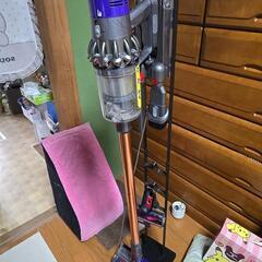 超お買得品‼️‼️‼️ダイソン　dyson  掃除機　スタンド付き　掃除機　お譲りしますの画像