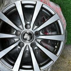 車のパーツ タイヤ、ホイールの画像