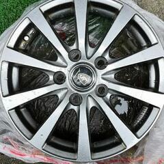 車のパーツ タイヤ、ホイールの画像