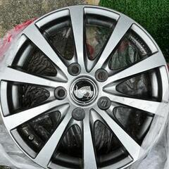 車のパーツ タイヤ、ホイールの画像