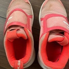 子ども　スニーカー　18センチ　adidasの画像