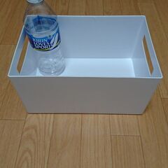 ※当選者様とお話し中※【無料】ダイソー「ONE storage 収納ケース9」幅17cm×奥行き25.5cm×高さ13.3cm（外寸） 収納ボックス 整理ボックス プラかご 定価220円の画像