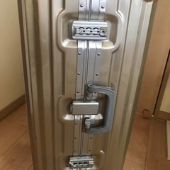 リモワタイプ　スーツケースの画像