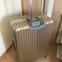 リモワタイプ　スーツケースの画像