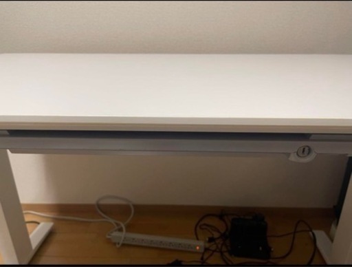 オカムラ スタンディングデスクSwift幅135 奥行75