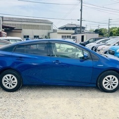 トヨタプリウス 平成28年車　26,789km  車検8年／3月の画像
