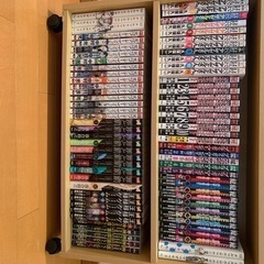 本棚と漫画の画像