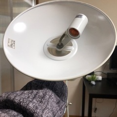 スタンドライト 電球3つ付き　フロアスタンド  アッパーライト北欧風の画像