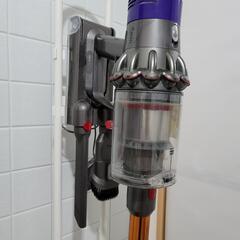 【最終値下5月6日まで】ダイソン dyson コードレス V10 正常動作品 清掃済み 新品フィルター&スタンド付きの画像