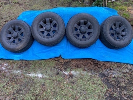 車のパーツ タイヤ、ホイール