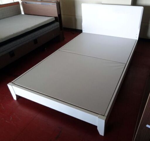 美品☆セミダブル木製ベッドフレームのみ ホワイト系/キレイ 店頭お引き取り歓迎 【自社配送は札幌市内限定】藻岩倉庫