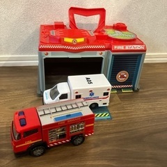 消防車　救急車の画像