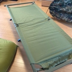 アウトドアグッズ コットテント テント付ベッド　の画像