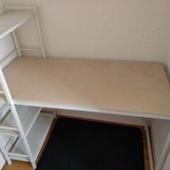 ラック付デスクの画像