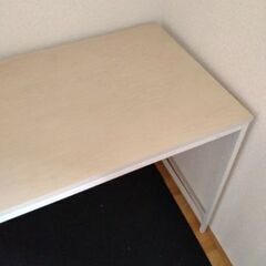 ラック付デスクの画像