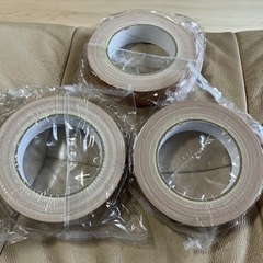 ガムテープ　半分サイズ