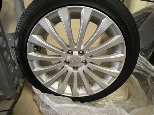 車のパーツ タイヤ、ホイール