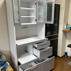 食器棚　キッチン収納　カップボード　ホワイト×グレー　しっかりしてる