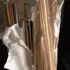 ヒノキ棒（長さ900mm、断面は1〜4mm角のものなど混在）建築...