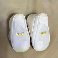 新品未使用　ファーストシューズ　白　12cmの画像