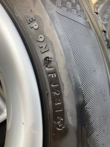 車のパーツ タイヤ、ホイール