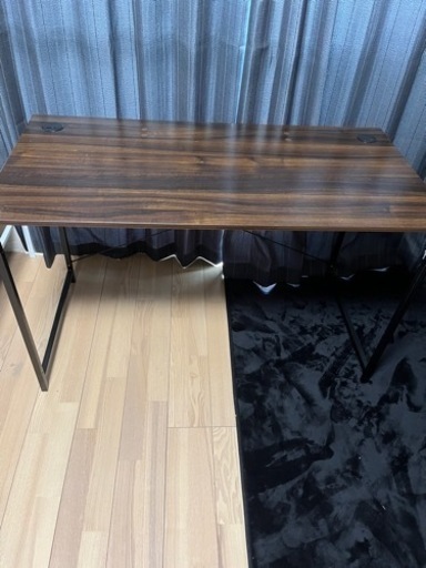 デスク　配線トレーつき