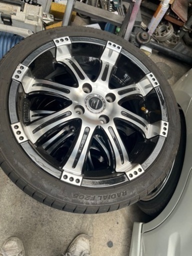 車のパーツ タイヤ、ホイール