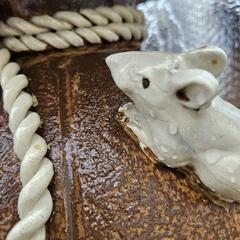 焼き物の壺の画像