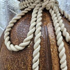 焼き物の壺の画像