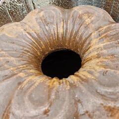 焼き物の壺の画像