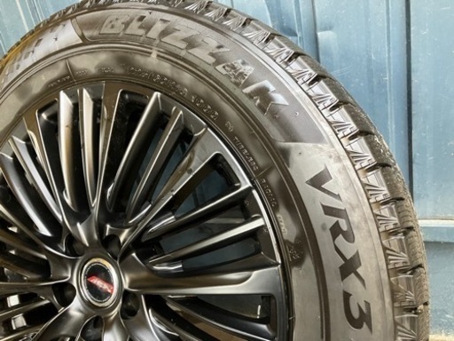 車のパーツ タイヤ、ホイール