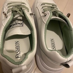 スニーカー23.5の画像