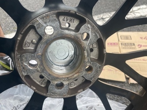 車のパーツ タイヤ、ホイール