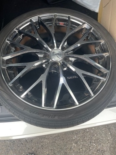 車のパーツ タイヤ、ホイール