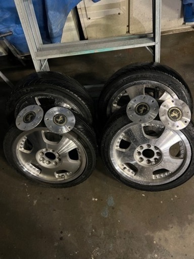 車のパーツ タイヤ、ホイール