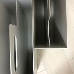 オフィスデポオリジナル 壁掛け書類ラック シルバー 無印　持ち手付きファイルボックス　各２個セット【4/25（木）迄に引き取り可能な方】の画像