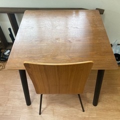 ダイニングテーブル 正方形 イスの画像