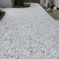 砂利敷き、防草シート張りやります！
