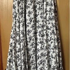 【大幅値下げ】GRL ロングスカート　レディース　ファッション　Sサイズ　白　花柄　服　スカートの画像