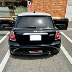 【美車 ミニクーパー後期型】人気の黒白ツートン 革巻きステアリング・純正15AW・ETC・取説・記録簿◆H25 検7/1 8.4万kmの画像