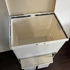 キャスター付き分別ゴミ箱　60リットル　蓋つきの画像