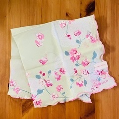 ※値下げしました【新品】LAURA ASHLEY  ハンカチの画像