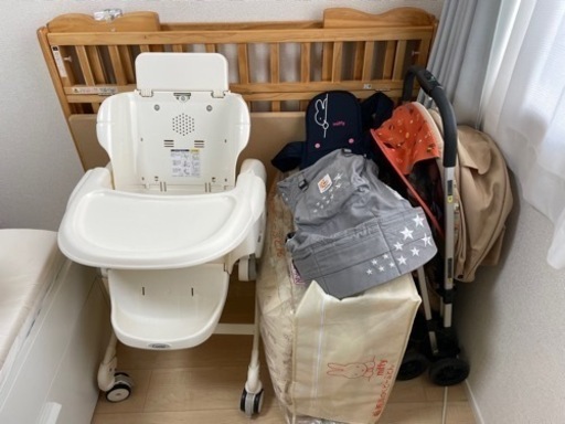 再再値下げ》子供用品 ベビー用品 ベビーベッド ハイローチェア 抱っこ 