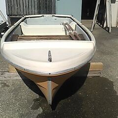 ヤマハＦ12。小型ボートの画像