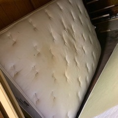 【販売済】クイーンベッド、マットレスと土台の画像