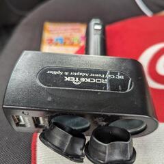 シガーソケット2つとUSB差込口2つ