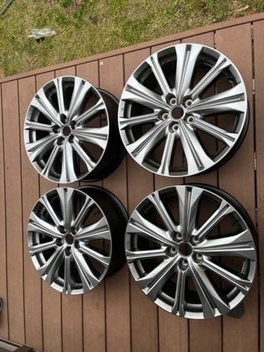 車のパーツ タイヤ、ホイール