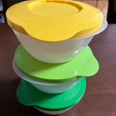 タッパーウェアシール容器3個重ね